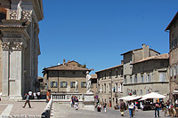 Camminando nel Rinascimento - Piazza Duca Federico
